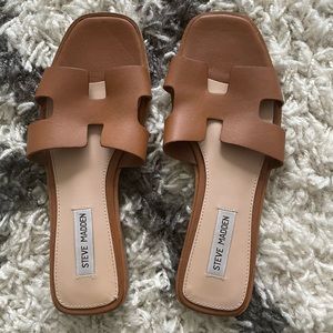 SOLD‼️ Steve Madden sandals